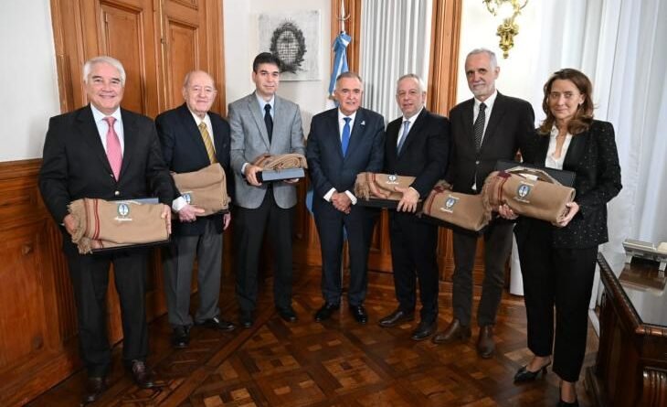 Jaldo recibió en Casa de Gobierno a representantes de ADEPA