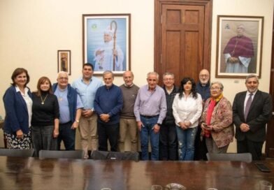 Nazur y el arzobispo Sánchez encabezaron una mesa de diálogo