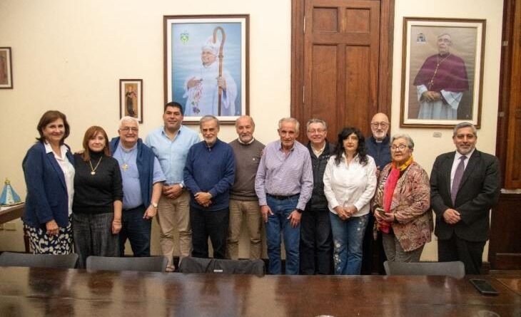 Nazur y el arzobispo Sánchez encabezaron una mesa de diálogo