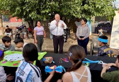 El Ministro junto a la Ludoteca Itinerante visitaron el barrio Autopista Sur