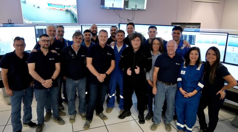 Javier Milei visitó Bahía Blanca: recorrió plantas industriales adheridas al RIGI y compartió con militantes