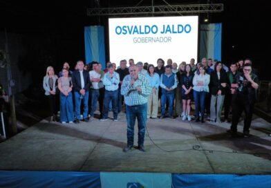 Jaldo visitó La Cocha para supervisar obras hídricas, pavimento y entregar maquinaria
