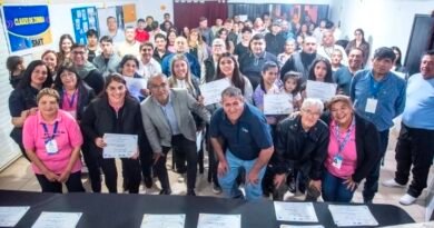Más de 100 vecinos se capacitaron gratis en oficios y recibieron sus certificados