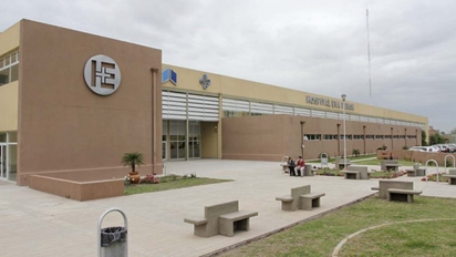 Lastenia: una joven permanece internada tras ser quemada por su pareja