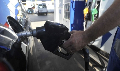 La venta de combustibles volvió a caer en agosto