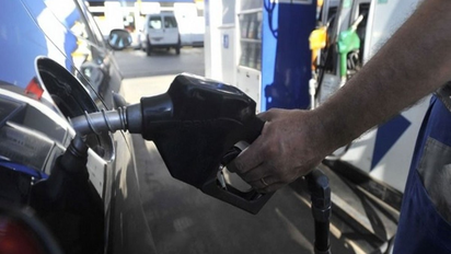 La venta de combustibles volvió a caer en agosto