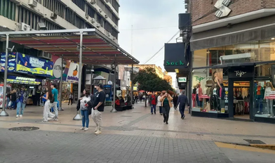 El comercio, supermercados y shoppings no abrirán este lunes