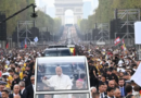 El Papa celebró una misa ante 700.000 fieles en París