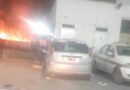 Fuego en el Acceso Norte: un incendio se desató en un predio ubicado en la esquina de Delfín Gallo y Junín (video)