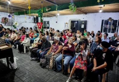 Fortalecen un espacio de alfabetización y encuentro para adultos mayores
