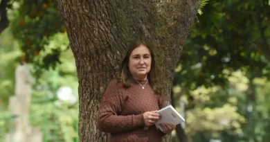 La historia de Mónica Ruesjas, la deportista que superó dos veces el cáncer y plasmó su lucha en un libro