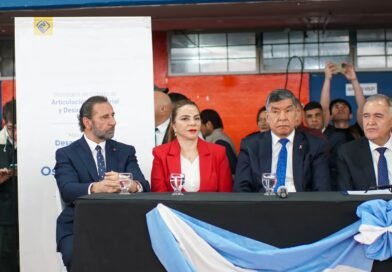Juri acompaño al gobernador Jaldo y al ministro Masso en la entrega de herramientas y microcréditos