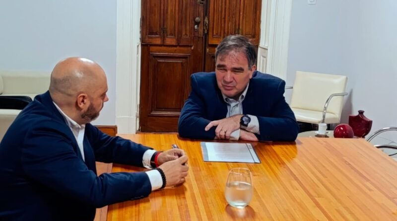 La Secretaría de Adicciones firmó un convenio con Planeamiento para capacitar en salud mental