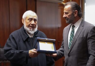 «Zamba» Quipildor, «Huésped de Honor»: el presidente Fernando Juri homenajeó junto a los concejales al emblema del folklore nacional