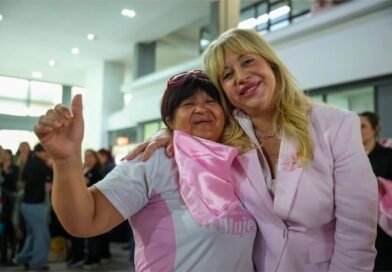 “Una hora al año puede salvar la vida de una mujer”, remarcó la intendente Rossana Chahla en el inicio del mes de concientización sobre el cáncer de mama