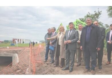 Junto al vicegobernador Acevedo, la intendenta Chahla inauguró la obra hídrica que beneficia a 17 barrios de la zona sur de la capital