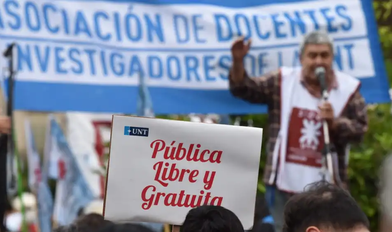 En Tucumán también se marchó pidiendo por el financiamiento universitario